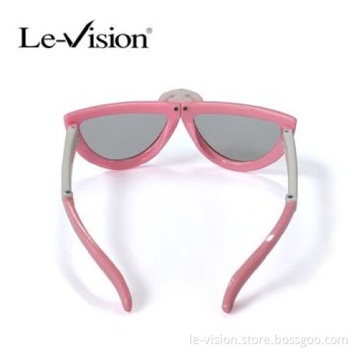 Foldable Polarized 3D Glasses for Passive Cinema System